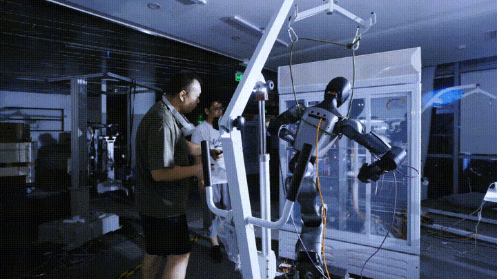 机器人Moz1卷入办公室全力冲刺万亿赛道CQ9电子具身智能猛将再狂揽近6亿融资!(图6) 机器人Moz1卷入办公室全力冲刺万亿赛道CQ9电子具身智能猛将再狂揽近6亿融资!(图6)